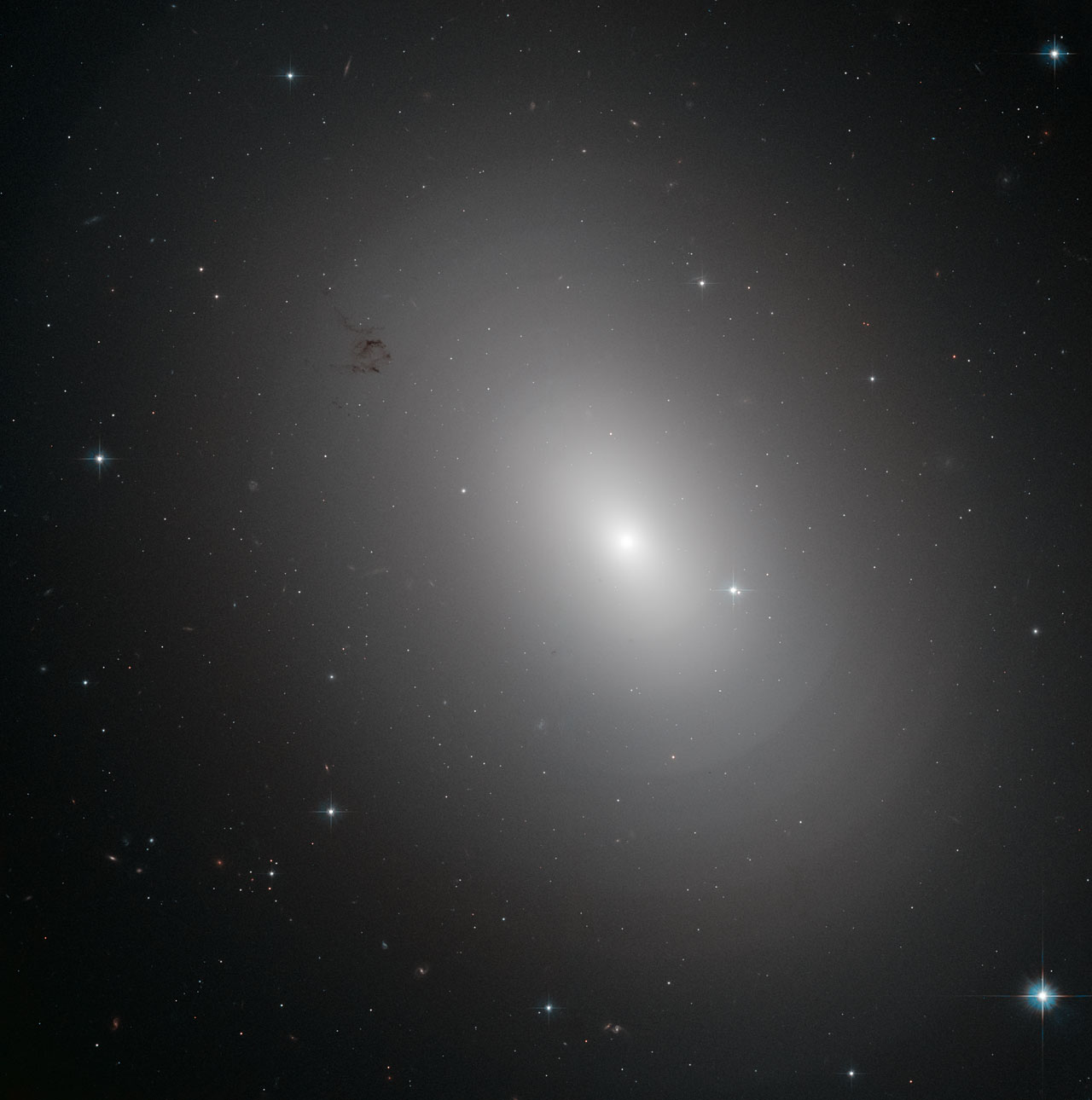 Astronomers Finally Measure the Full Size of the Universe's Largest Known Galaxy